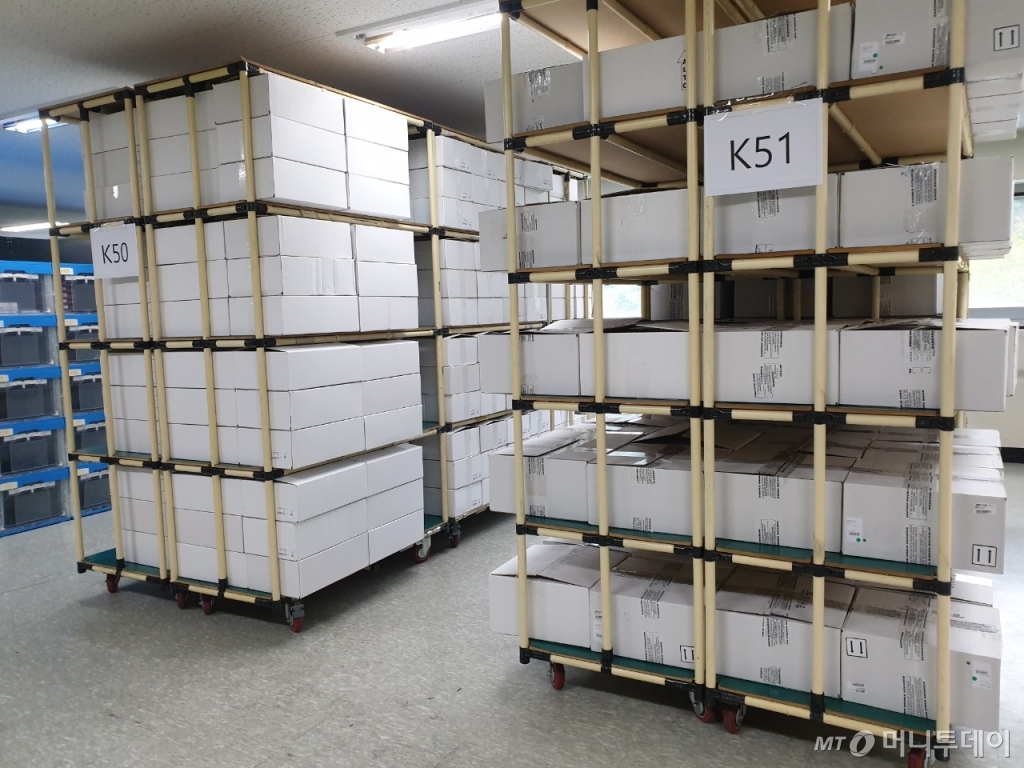 경기도 덕평 명품물류창고 명품보관실에 마르니 트렁크백이 입고돼 정리돼있다. /사진=이재은 기자