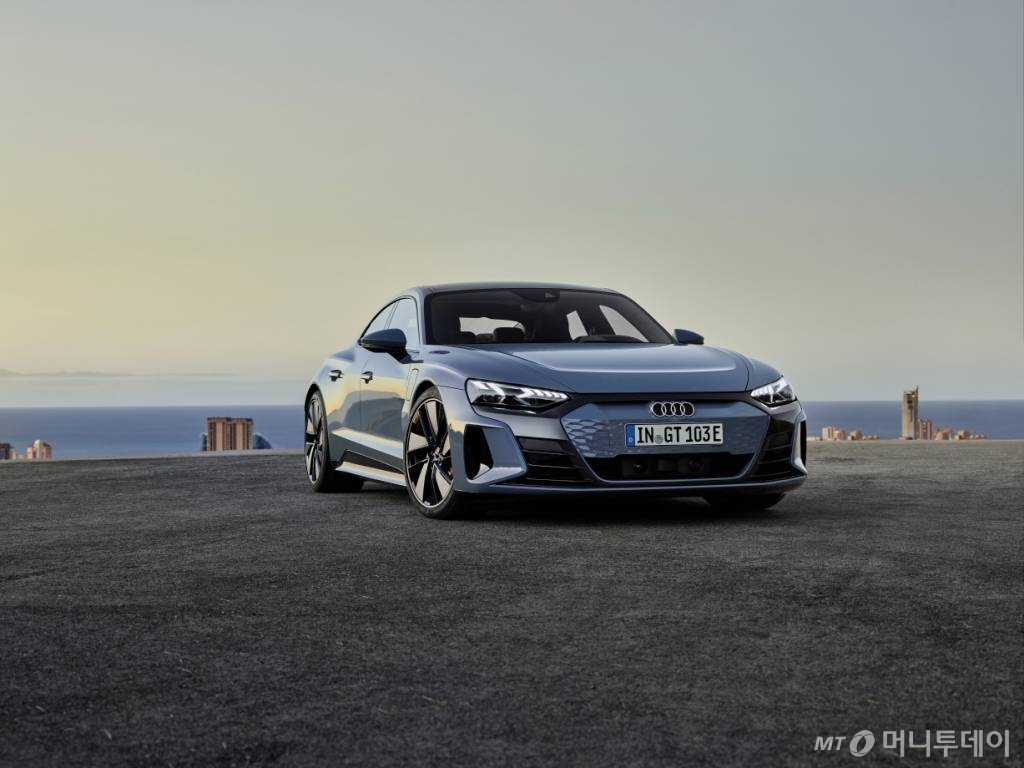 아우디 전기차 e-트론 GT