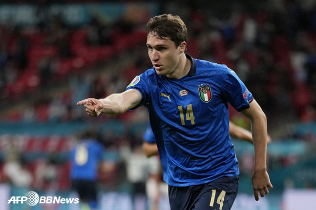 27일 오스트리아와의 유로2020 16강전에서 연장 전반 선제골을 터뜨린 뒤 골 세리머니를 펼치고 있는 이탈리아 대표팀의 페데리코 키에사. /AFPBBNews=뉴스1