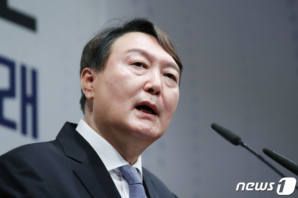 (서울=뉴스1) 구윤성 기자 = 윤석열 전 검찰총장이 29일 서울 서초구 매헌 윤봉길 의사 기념관에서 대선 출마를 선언하고 있다. 2021.6.29/뉴스1