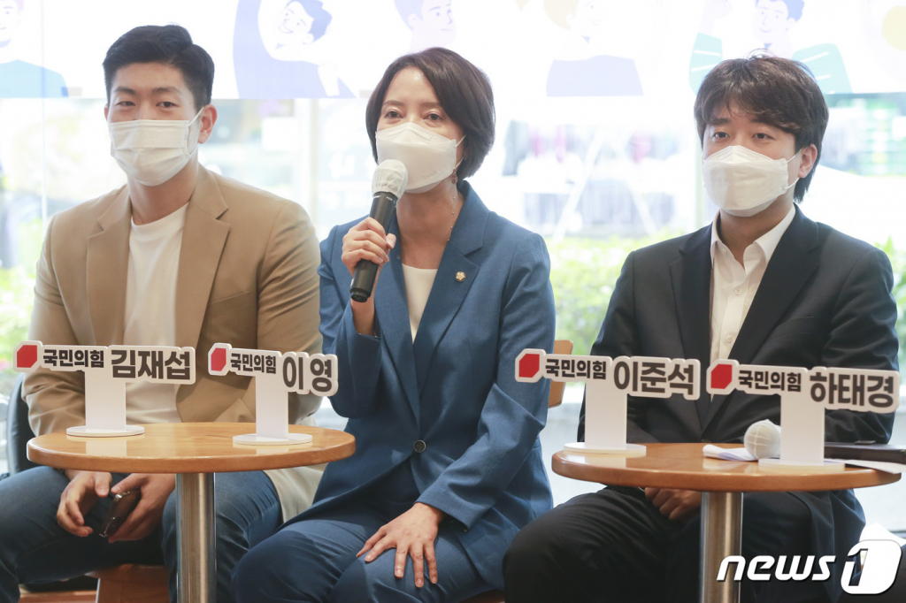 6일 서울 여의도 카페 하우스에서 열린 국민의힘 '요즘것들 연구소(요연) 시즌2' 출범식에서 연구소장을 맡은 이영 의원이 인사말을 하고 있다. /사진=뉴스1