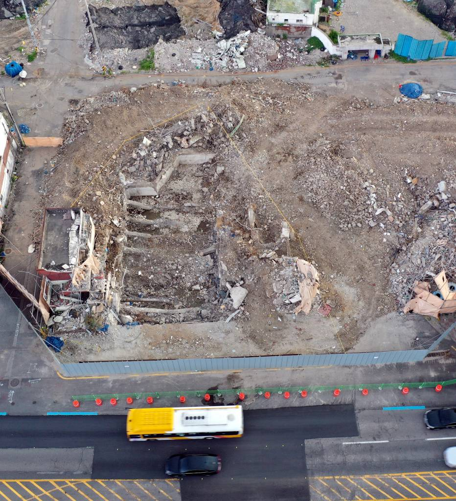 지난달 23일 오후 광주 동구 학동 4구역 재개발지역의 무너진 건물 잔해가 치워져 있다. 이곳에서는 지난 9일 철거 공사 중에 5층 건물이 무너지면서 지나가는 버스를 덮쳐 9명이 숨지고 8명이 크게 다쳤다. / 사진제공=뉴시스