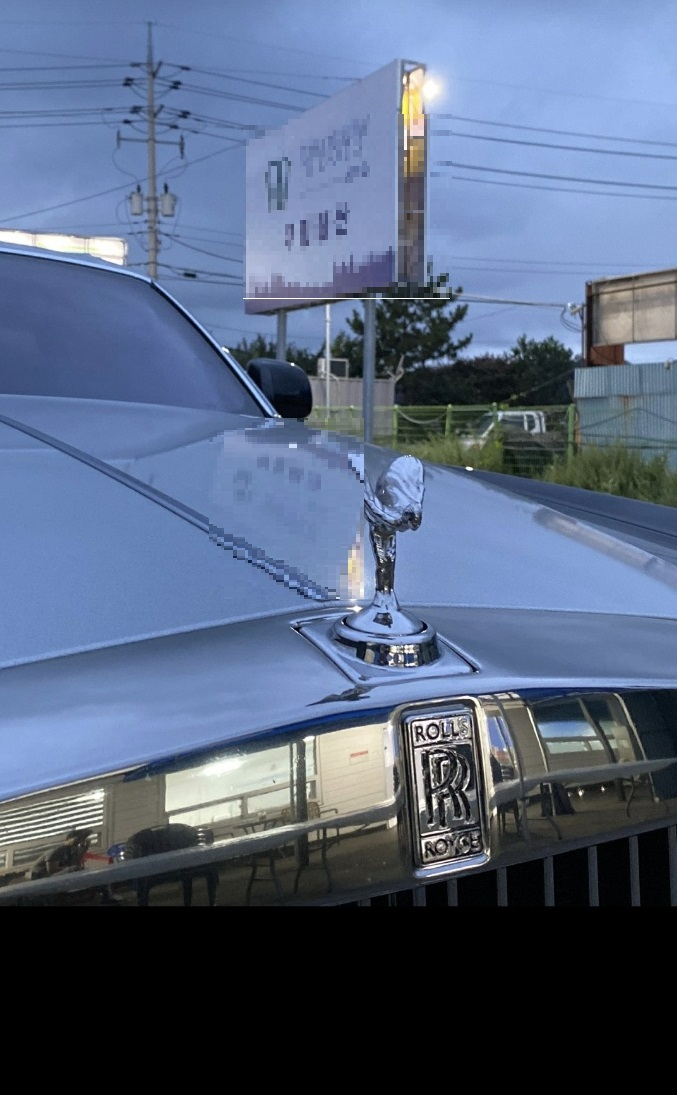 수산업자를 사칭한 김모씨가 자신의 SNS에 올려놓은 사진. 그는 포항에 OO물산이라는 기업을 운영하는 사람으로 행세했다/사진=김씨 SNS