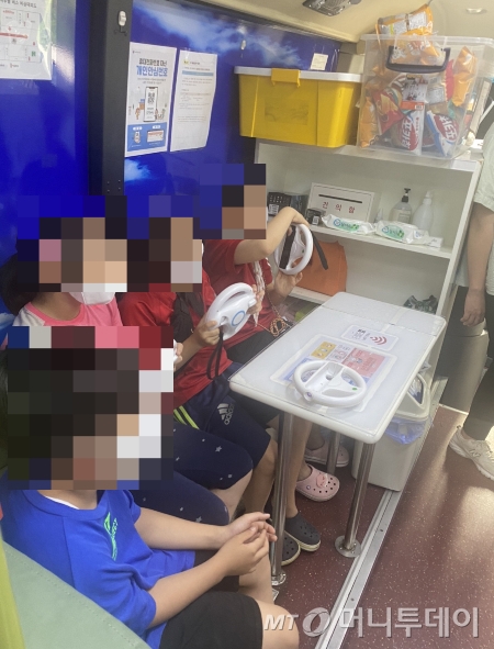 모자이크해서 안 보이지만, 다들 활짝 웃고 있어요./사진=덩달아 행복한 남형도 기자