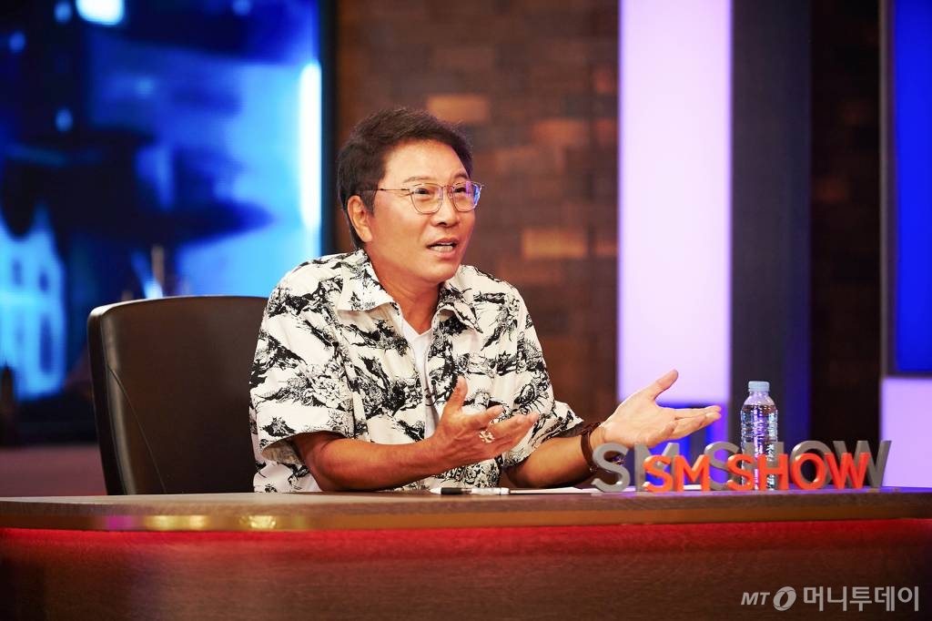 이수만 SM 총괄 프로듀서가 29일 오전 온라인으로 진행된 'SM CONGRESS 2021'에서 SM SHOW를 진행하고 있다. / 사진제공 =SM엔터테인먼트 /사진=김창현 기자 chmt@