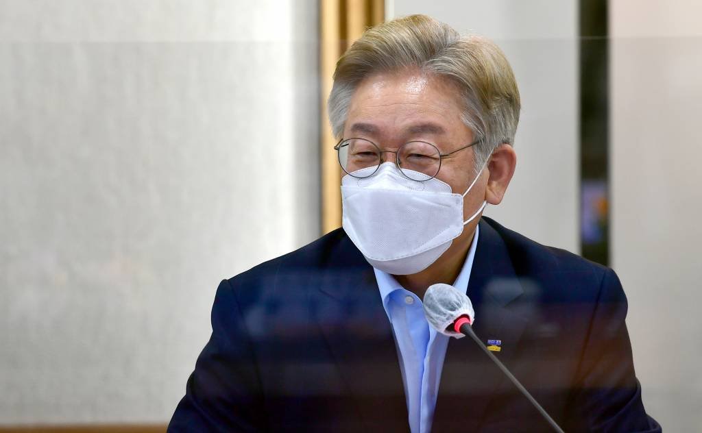 이재명 경기도지사가 이달 2일 오후 전남 무안군 전남도청 9층 서재필실에서 열린 전남·경기 상생발전을 위한 협약식에 참석해 인사말을 하고 있다. / 사진제공=뉴시스