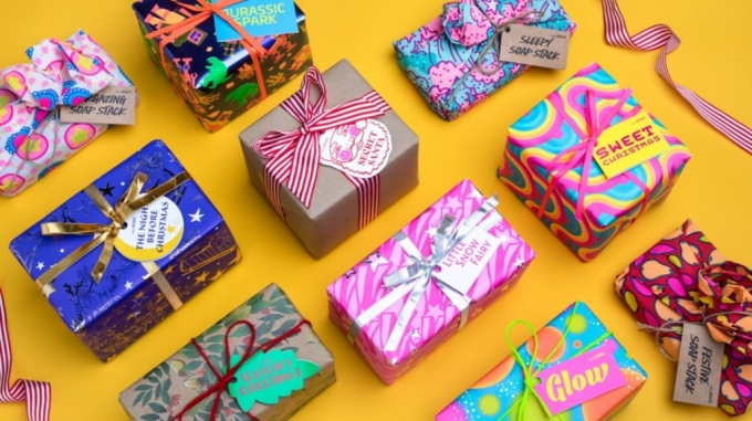 버섯균사체 박스와 낫랩을 이용한 러쉬(LUSH)의 선물세트 이미지 