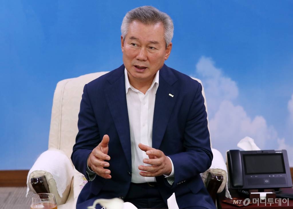 손창완 한국공항공사 사장을 14일 서울 강서구에 위치한 공항공사 본사에서 만났다 /사진=김휘선 기자 hwijpg@