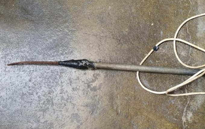 개 불법 도살에 쓰이는 전기 쇠꼬챙이/사진제공=동물권행동 카라