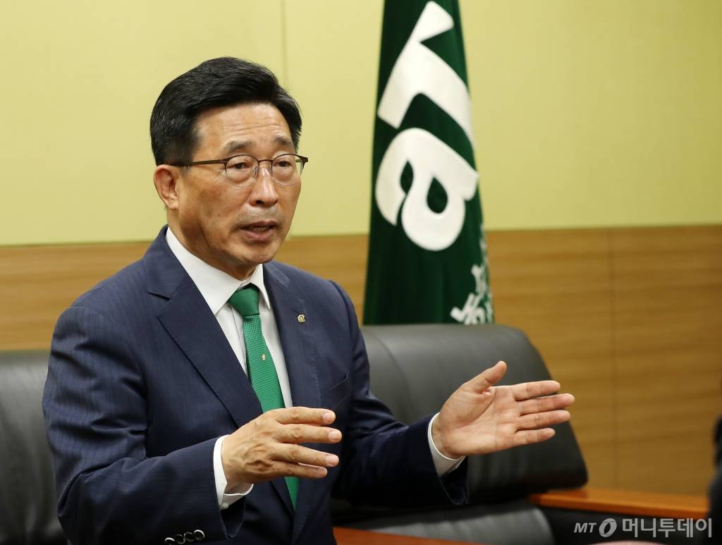 김춘진 한국농수산식품유통공사(aT) 사장 머투초대석 인터뷰 /사진=김휘선 기자 hwijpg@