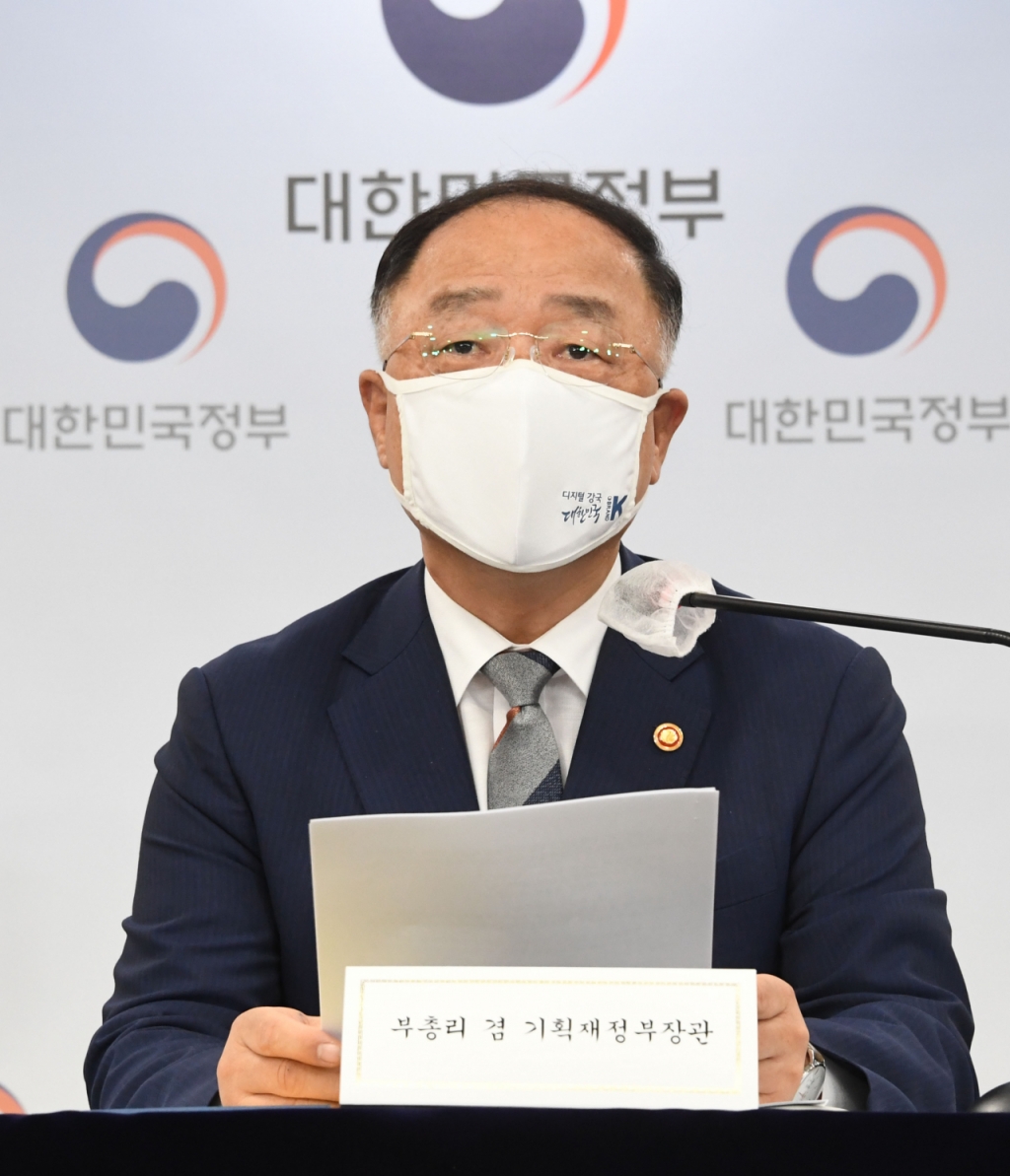 홍남기 부총리 겸 기획재정부 장관이 지난 23일 정부서울청사에서 열린 '2021년 세법개정안' 사전브리핑에서 주요내용을 발표하고 있다./사진=기획재정부