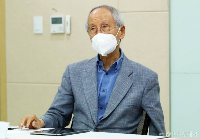 윤여준 전 환경부 장관/사진=김휘선 기자 hwijpg@