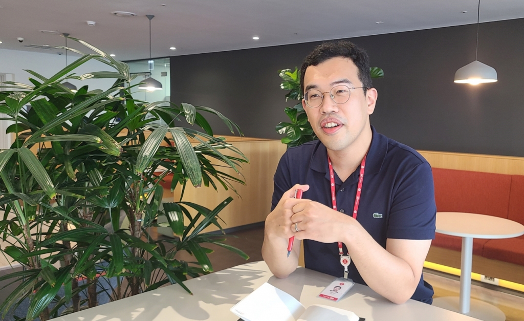 27일 오후 서울시 송파구 롯데월드타워에서 이강현 롯데온 무형상품팀 팀장 겸 MD 인터뷰