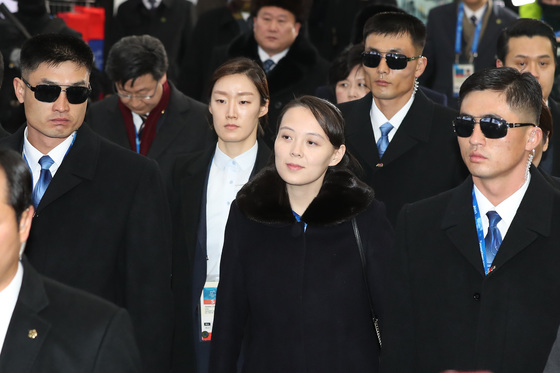 = 김정은의 여동생 김여정이 9일 오후 KTX를 타고 강원도 평창군 진부역에 도착해 이동하고 있다.   김여정은 2박3일간 한국에 체류하며 평창동계올림픽 개막식을 참관하고 청와대에서 문재인 대통령을 접견한다. 2018.2.9/뉴스1  