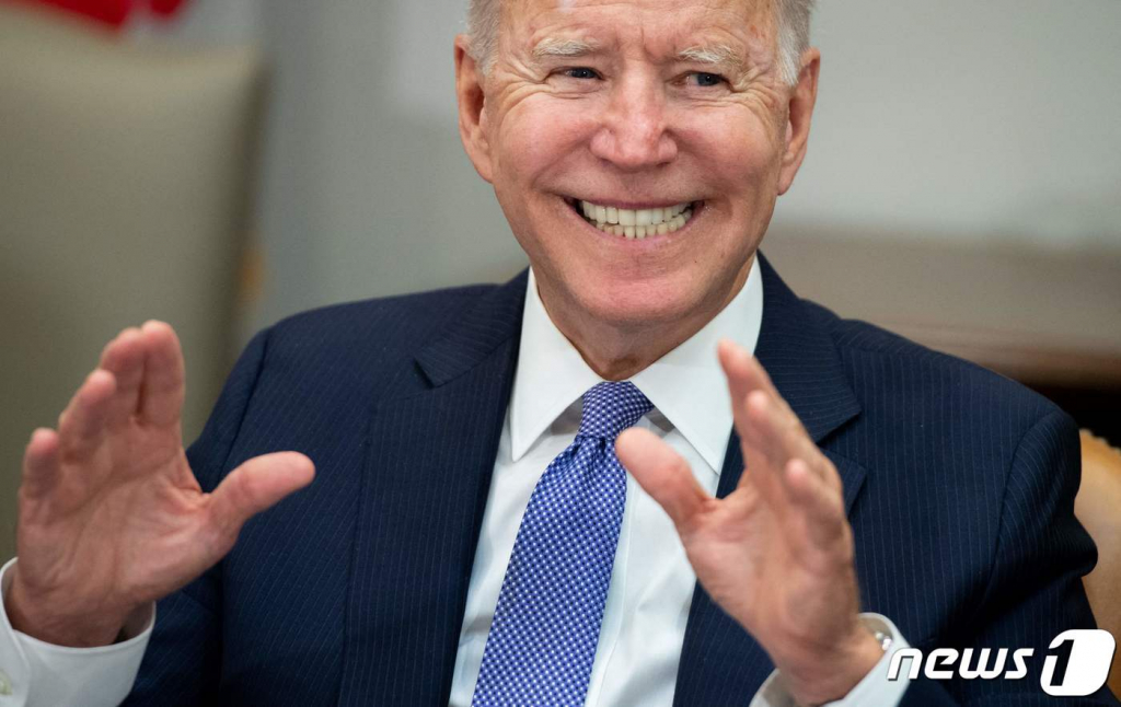 (워싱턴 AFP=뉴스1) 우동명 기자 = 조 바이든 미국 대통령이 22일(현지시간) 워싱턴 백악관에서 열린 초당적 인프라 프레임워크 관련 노조, 기업인들과 회의서 발언을 하고 있다.   ? AFP=뉴스1  