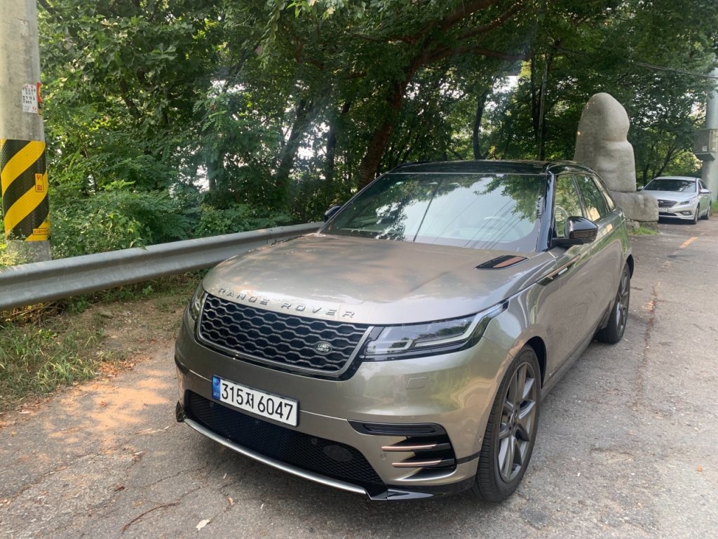 재규어랜드로버 레인지로버 벨라 P400 R-Dynamic HSE 전면부/사진=이강준 기자