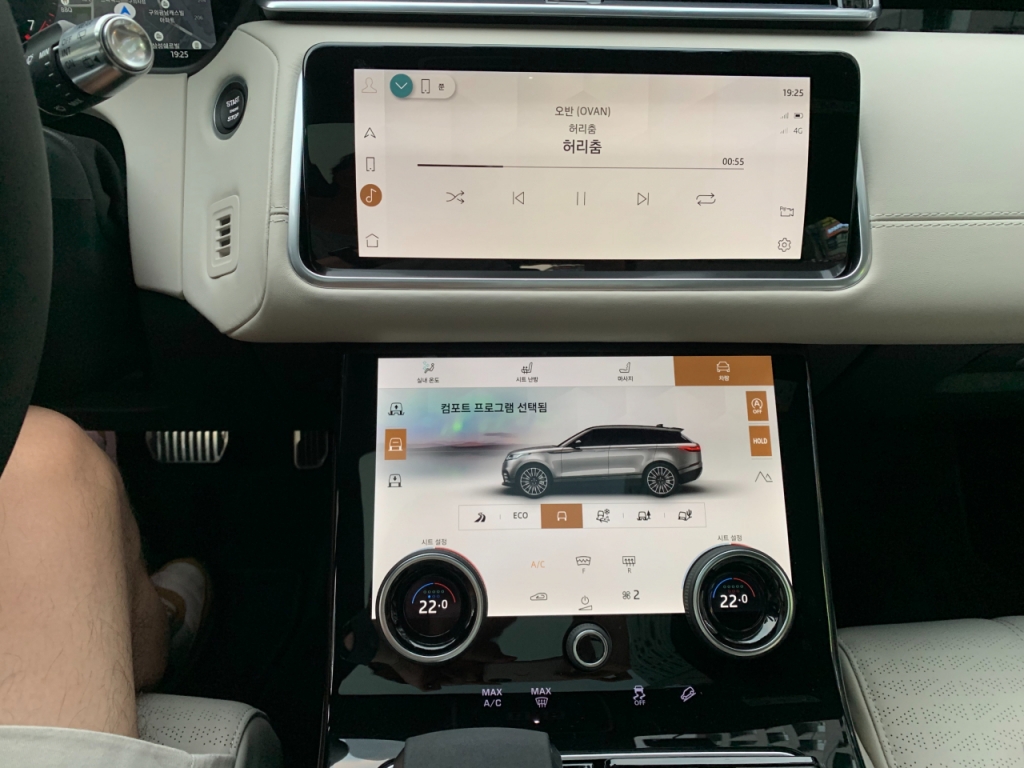 재규어랜드로버 레인지로버 벨라 P400 R-Dynamic HSE 센터페시아/사진=이강준 기자