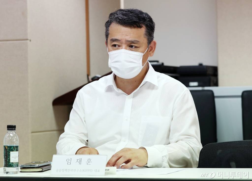 임재훈 전 국회의원(킵스 자문위원)이 지난 5일 머니투데이 본사 대회의실에서 열린 '전환적 기술혁신의 시대, 인적투자 방안' 좌담회에서 발언하고 있다. /사진=김휘선 기자 hwijpg@