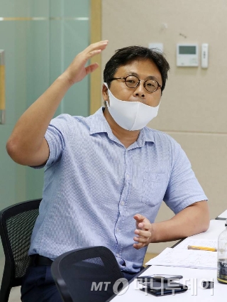 반가운 직업능력개발원 연구위원이 지난 5일 머니투데이 본사 대회의실에서 열린 '전환적 기술혁신의 시대, 인적투자 방안' 좌담회에서 발언하고 있다. /사진=김휘선 기자 hwijpg@