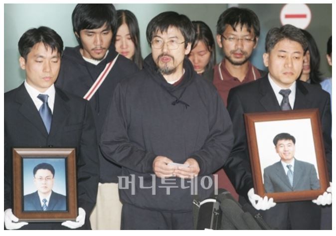 인천공항 입국장에서 기자회견 하는 샘물교회 선교단 일행. 2007.08.