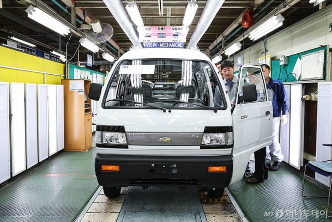 한국GM 창원공장에서 생산 중인 '다마스'