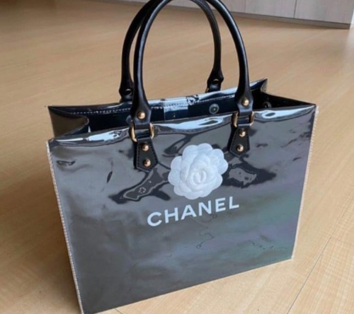 명품 쇼핑백을 PVC비닐을 이용해 리폼한 dIY가방 이미지