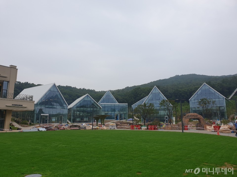 31일 경기도 의왕시 롯데프리미엄아울렛 타임빌라스 내 글래스빌 /사진=이재은 기자