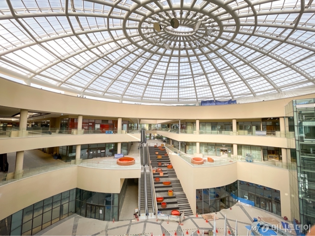 31일 경기도 의왕시 롯데프리미엄아울렛 타임빌라스 내 유리돔. 