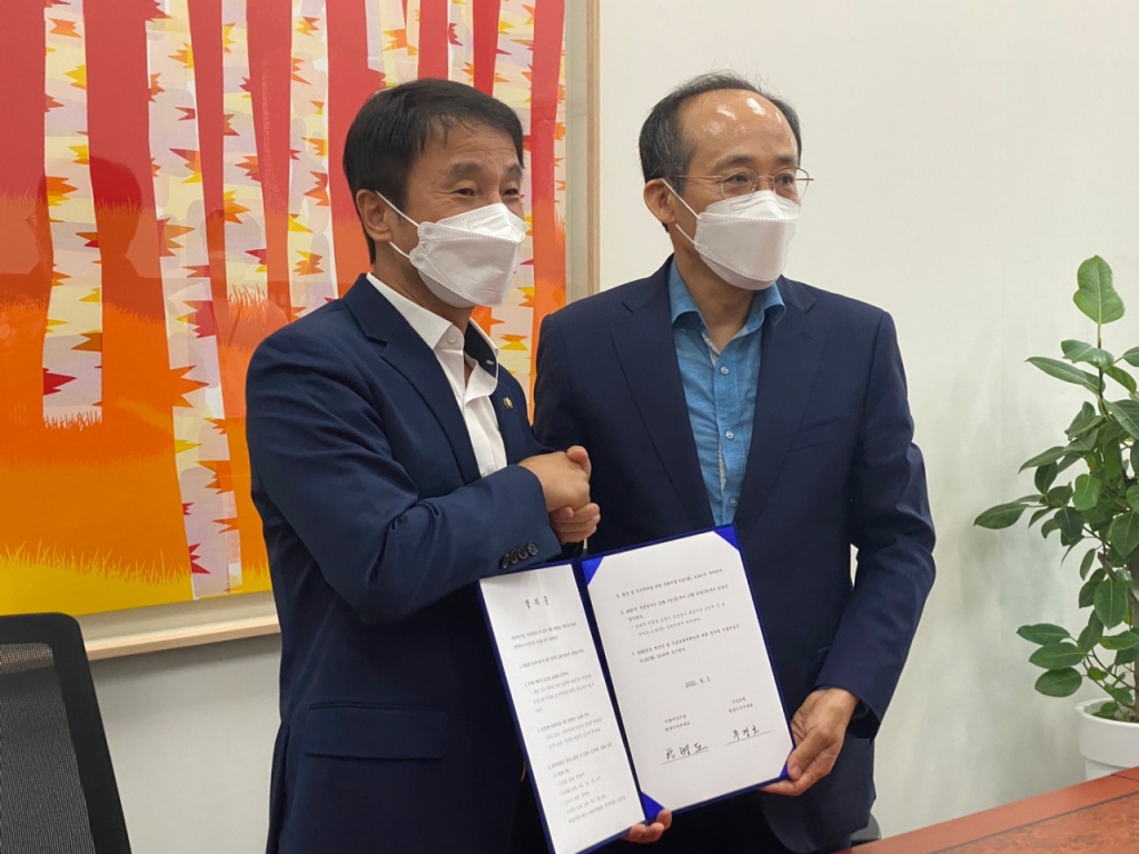한병도 민주당 원내수석부대표, 추경호 국민의힘 원내수석부대표는 31일 원내 수석 회동 후 언론중재법 협의체 구성과 관련한 협의 사항을 발표했다.