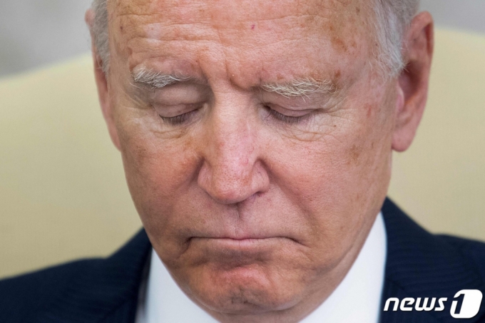 (워싱턴 AFP=뉴스1) 우동명 기자 = 조 바이든 미국 대통령이 1일(현지시간) 워싱턴 백악관에서 볼로디미르 젤렌스키 우크라이나 대통령과 정상회담을 기다리고 있다. (C) AFP=뉴스1