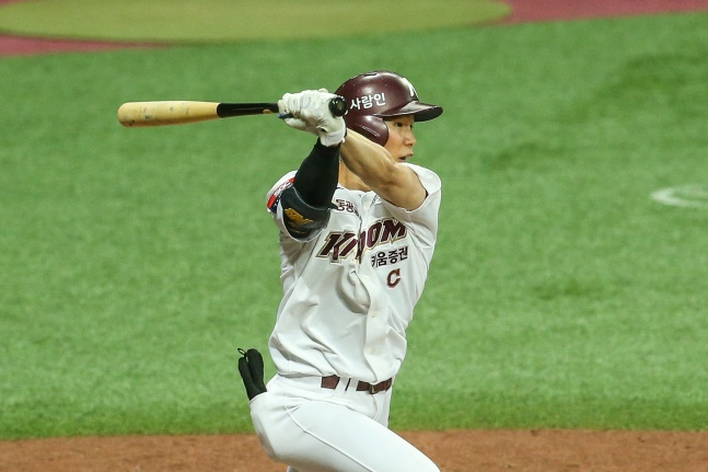 김혜성이 5일 서울 고척스카이돔에서 열린 SSG 랜더스전에서 타격을 하고 있다./사진=키움 히어로즈