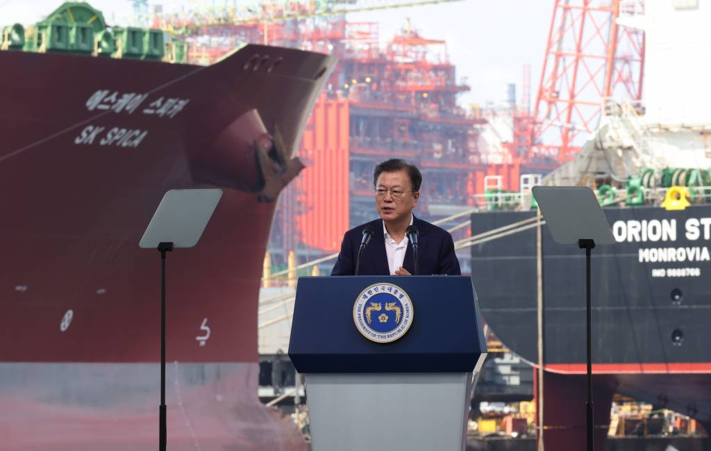  [거제=뉴시스] 김진아 기자 = 문재인 대통령이 9일 경남 거제시 삼성중공업에서 열린 K-조선 비전 및 상생 협력 선포식에서 발언을 하고 있다. 2021.09.09. bluesoda@newsis.com