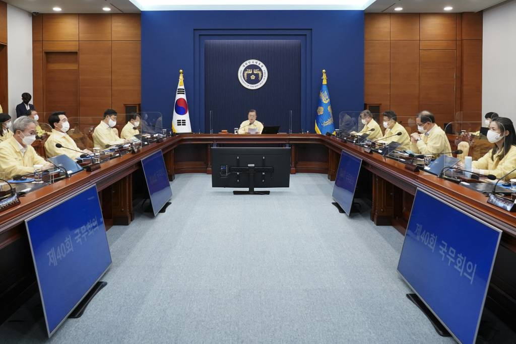 [서울=뉴시스] 전진환 기자 = 문재인 대통령이 14일 오전 청와대 여민관 영상회의실에서 열린 국무회의(영상)에 참석해 발언하고 있다. 2021.09.14.