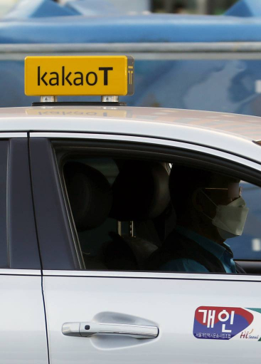 [서울=뉴시스] 고승민 기자 = 서울에서 운행중인 카카오T 택시 모습. 2021.09.15.