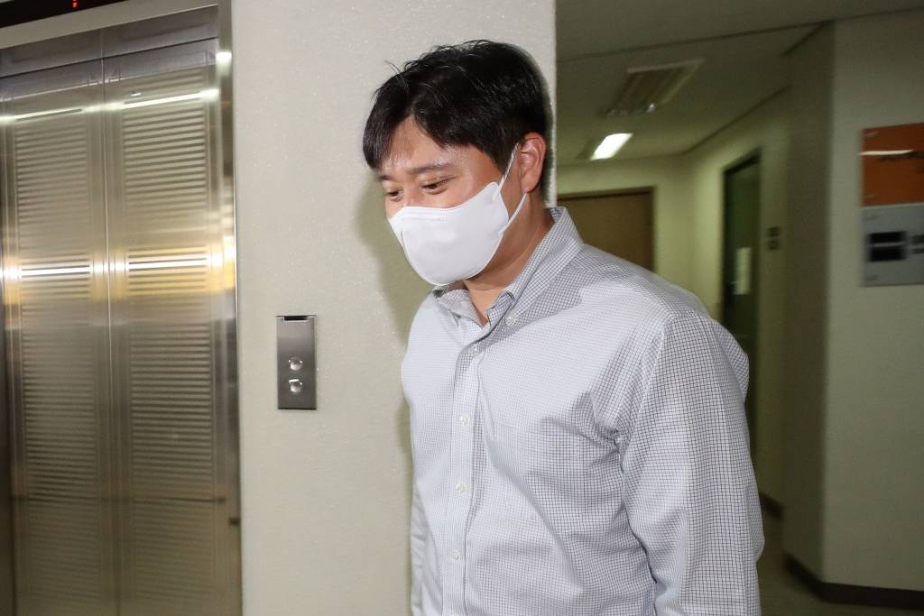 [서울=뉴시스] 김병문 기자 = 신원근 카카오페이 전략총괄부사장(CSO)이 9일 오후 서울 중구 상연재 별관에서 금융플랫폼 규제 논란과 관련해 열린 금융당국-핀테크업계 긴급 간담회에 참석하고 있다. 2021.09.09.