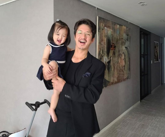 배우 정준호와 그의 딸 유담/사진=이하정 인스타그램