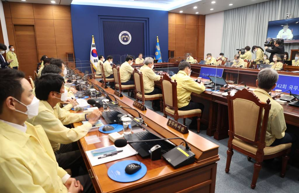 [서울=뉴시스] 김진아 기자 = 문재인 대통령이 28일 오전 청와대 여민관 영상회의실에서 열린 국무회의에서 발언하고 있다. 2021.09.28.