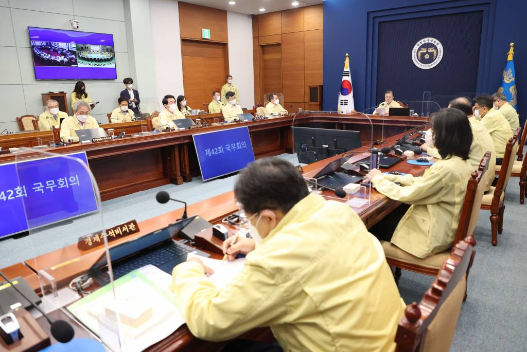 [서울=뉴시스] 김진아 기자 = 문재인 대통령이 28일 오전 청와대 여민관 영상회의실에서 열린 국무회의에서 발언하고 있다. 2021.09.28.