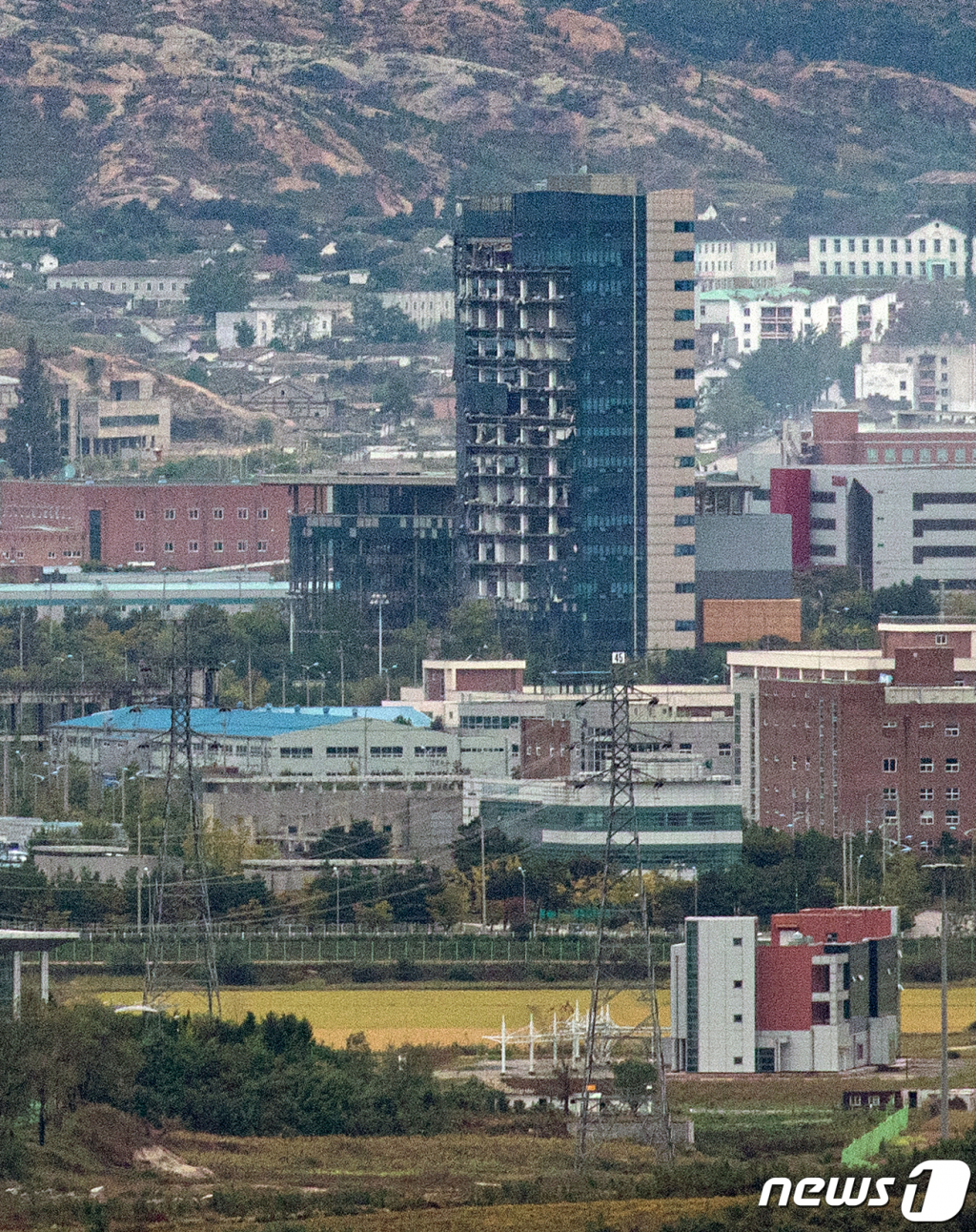 (파주=뉴스1) 이승배 기자 = 북한이 지난 28일 새로 개발한 극초음속 미사일 '화성-8형'을 시험 발사했다고 29일 밝혔다. 이에 합동참모본부는 북한이 발사한 극초음속 미사일 '화성-8형'에 대해 