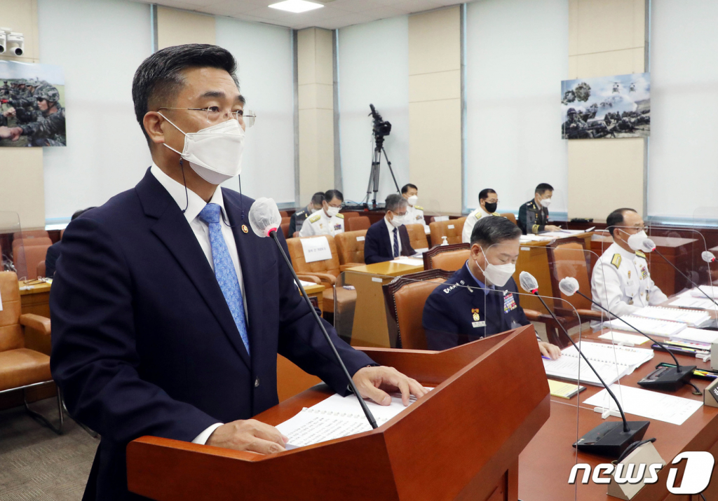 (서울=뉴스1) 이동해 기자 = 서욱 국방부장관이 26일 오전 서울 여의도 국회에서 열린 국방위 전체회의에 참석해 현안보고를 하고 있다. 2021.7.26/뉴스1  