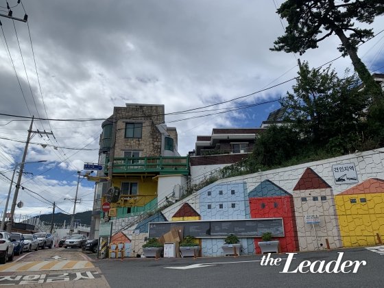▲여수시의 고소벽화거리 /사진=더리더