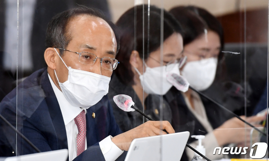 추경호 국민의힘 의원이 지난해 10월7일 정부세종청사에서 국회 기획재정위원회의 기획재정부에 대한 국정감사에서 질의를 하고 있다. / 사진제공=뉴스1