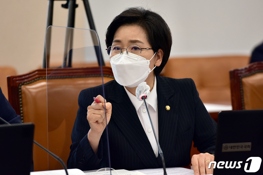 양향자 더불어민주당 의원이 지난해 10월 8일 서울 여의도 국회에서 열린 기획재정위원회의 기획재정부에 대한 국정감사에서 질의하고 있다 . / 사진제공=뉴스1