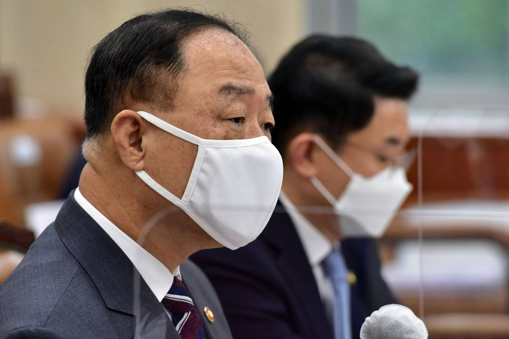 홍남기 경제부총리가 6일 서울 여의도 국회에서 열린 기획재정위원회의 기획재정부(조세정책) 국정감사에서 의원 질의에 답변하고 있다. / 사진제공=뉴시스