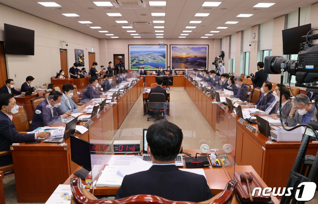 7일 오전 서울 여의도 국회에서 국토교통위원회의 LH 등에 대한 국정감사가 열리고 있다. /사진=뉴스1