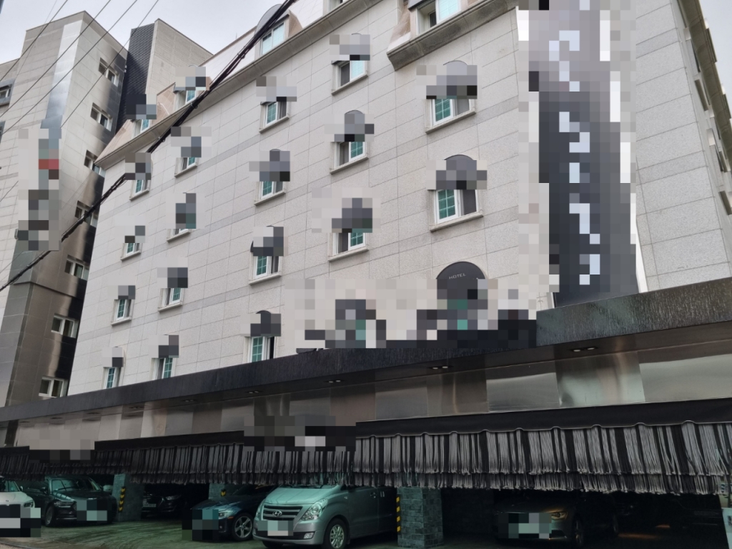 지난 6일 배우 최진혁은 서울 강남구의 한 유흥업소에서 술자리를 갖다가 경찰에 적발됐다. 해당 업소에서 반경 100m 내에는 모텔 등 숙박업소 8곳이 있다./사진=조성준 기자