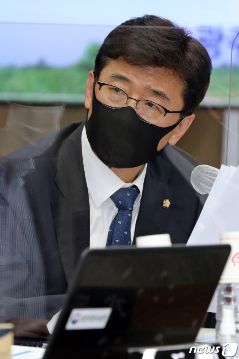 고용진 더불어민주당 의원이 지난해 10월20일 오전 광주지방국세청에서 열린 국회 기획재정위원회의 광주지방국세청, 한국은행 광주전남본부·목포본부에 대한 국정감사에서 질의하고 있다. / 사진제공=뉴스1