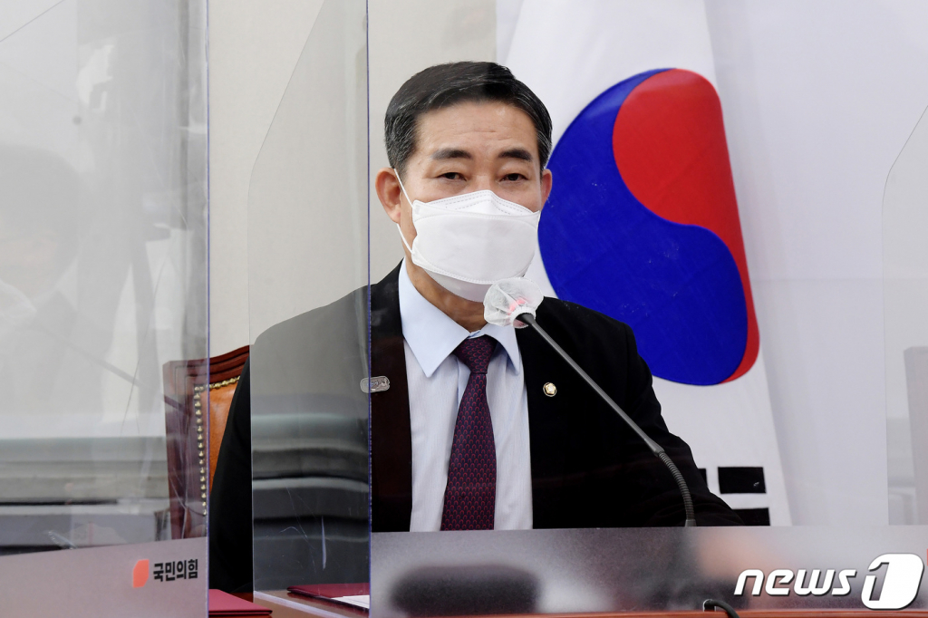 (서울=뉴스1) 이동해 기자 = 신원식 천안함 장병 및 유족지원 TF 위원장이 7일 오후 서울 여의도 국회에서 천안함 장병 및 유족지원 TF 임명장 수여식 및 1차 회의에서 발언하고 있다. 2021.7.7/뉴스1  