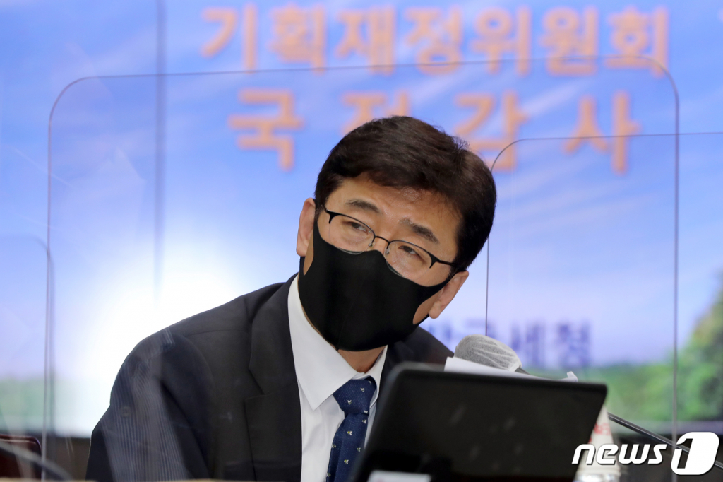 고용진 더불어민주당 의원이 지난해 10월20일 오전 광주지방국세청에서 열린 국회 기획재정위원회의 광주지방국세청, 한국은행 광주전남본부·목포본부에 대한 국정감사에서 질의하고 있다. / 사진제공=뉴스1