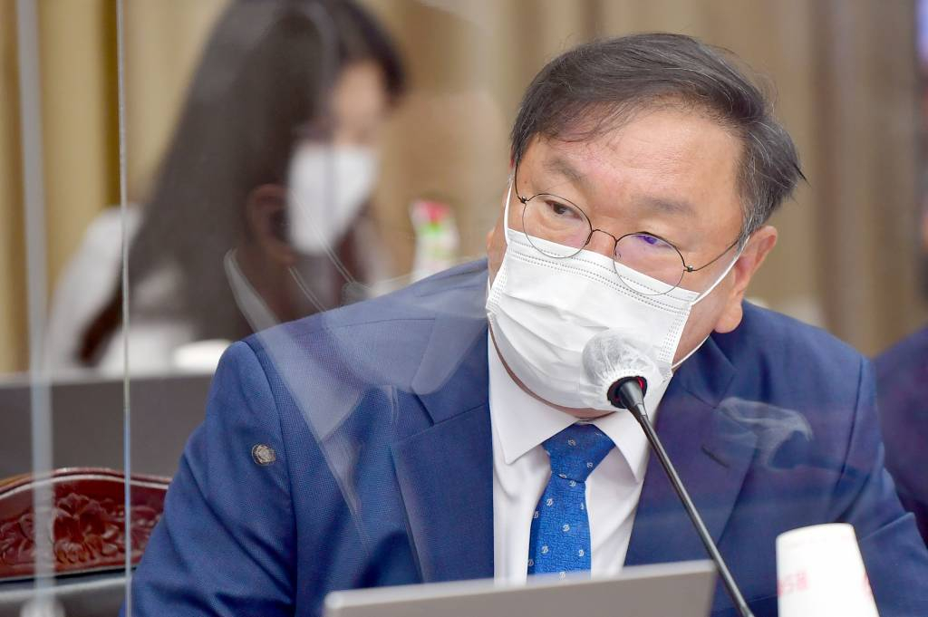 이달 18일 오전 광주 북구 광주국세청에서 국회 기획재정위원회가 광주지방국세청·한국은행광주전남·목포본부에 대한 현장 국정감사를 실시하고 있는 가운데 더불어민주당 김태년 의원이 질의를 하고 있다. / 사진제공=뉴시스